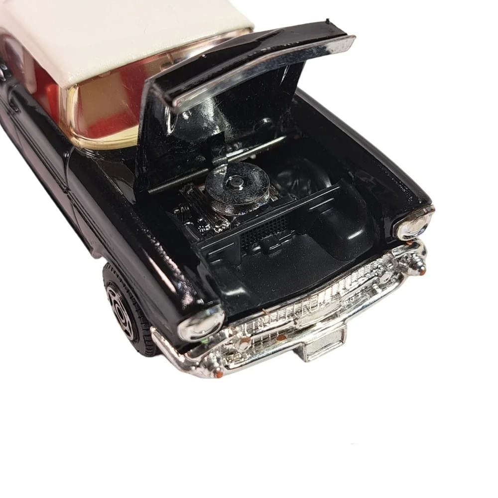 Corgi 1957 Black/White Chevrolet Bel Air 1/43 Scale C825/1 Made In GT Br…